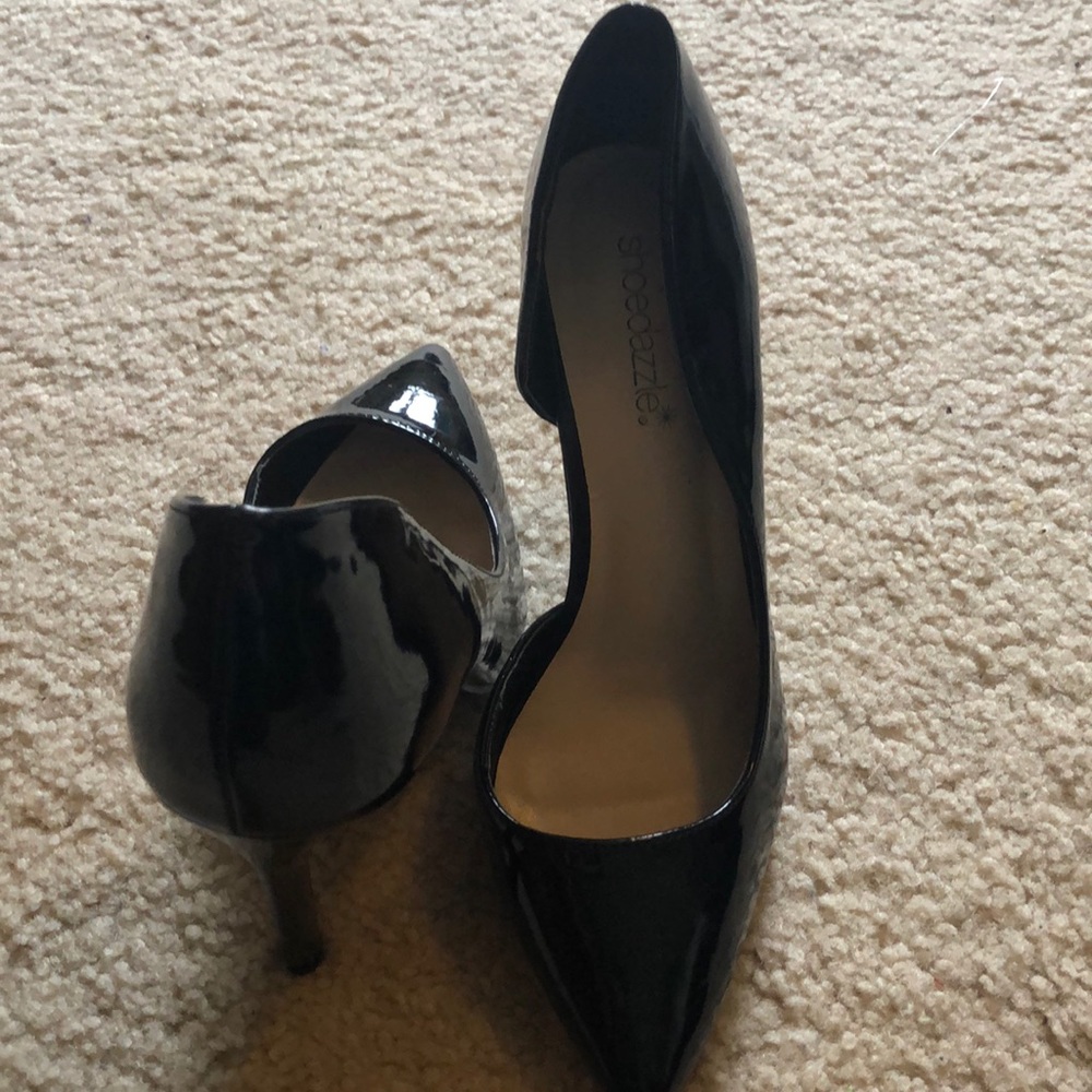 Shoe dazzle pumps